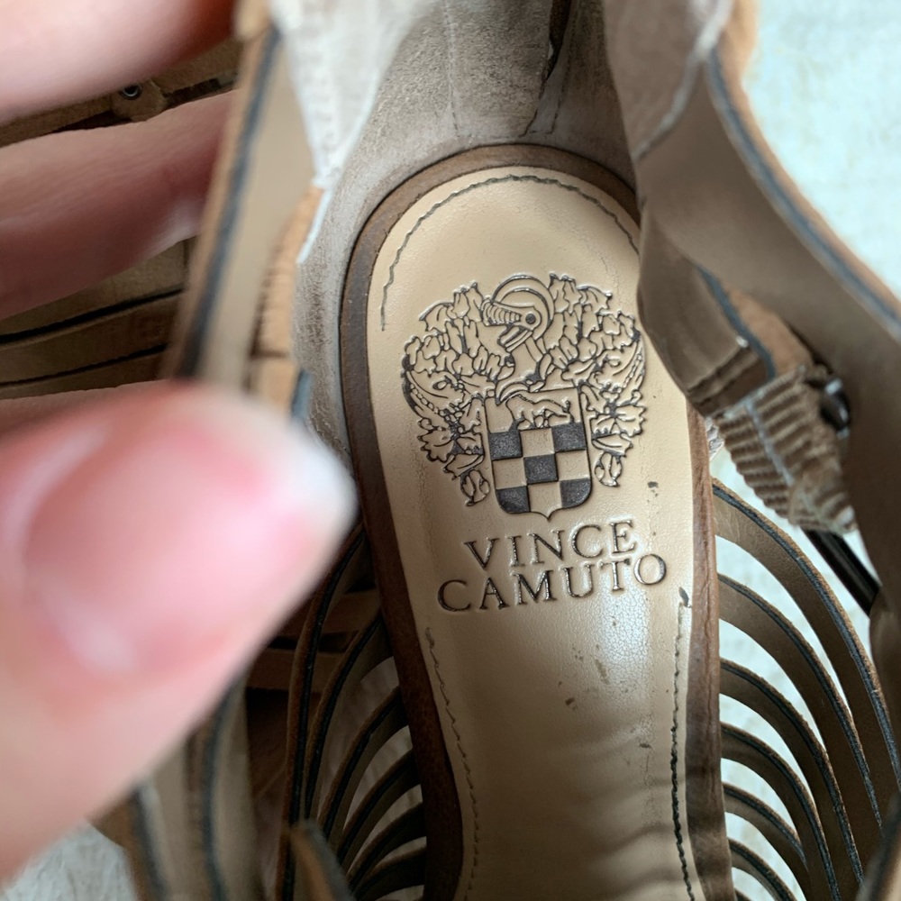 Vince Camuto Peep toe booties heels size 7 tan - Picture 8 of 8